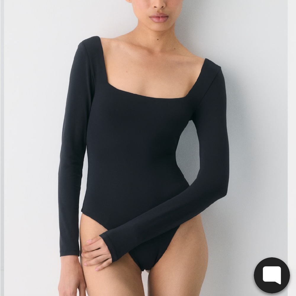 size xs aritzia babaton original contour squareneck bodysuit